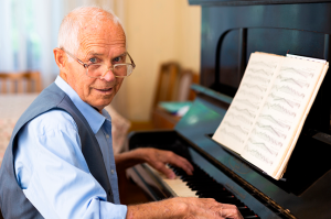 estudo de piano na terceira idade