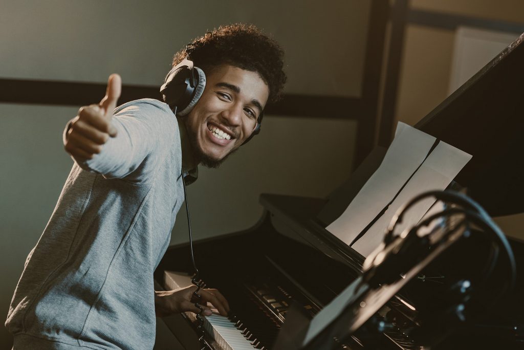 Movimento certo do Polegar no Piano
