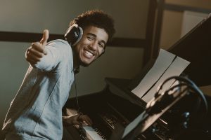 Movimento certo do Polegar no Piano