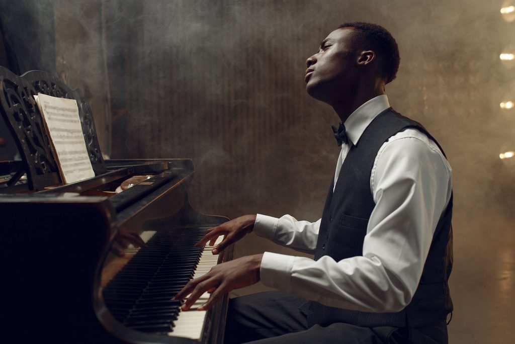 Como tocar piano sem olhar