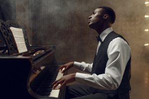 Como tocar piano sem olhar