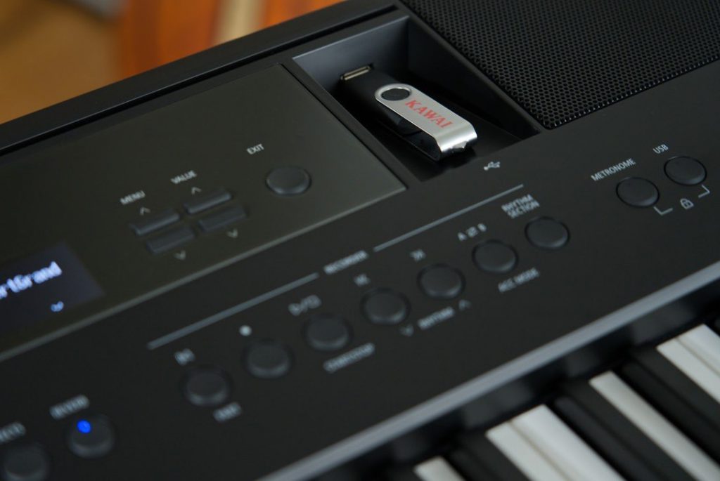 Conexão Pen Drive Kawai ES920